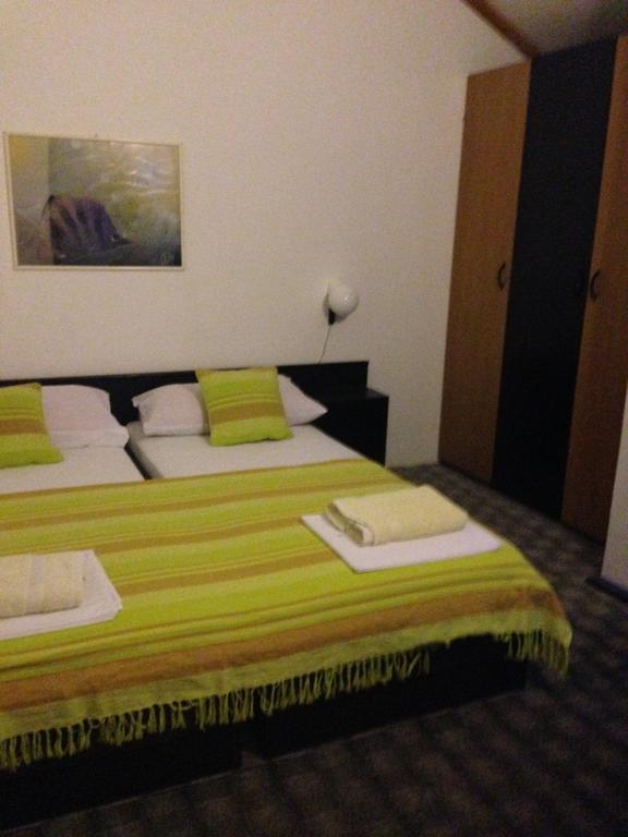 Guest House Alek Vrboska Camera foto