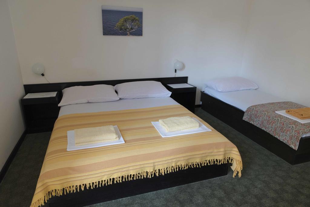 Guest House Alek Vrboska Esterno foto