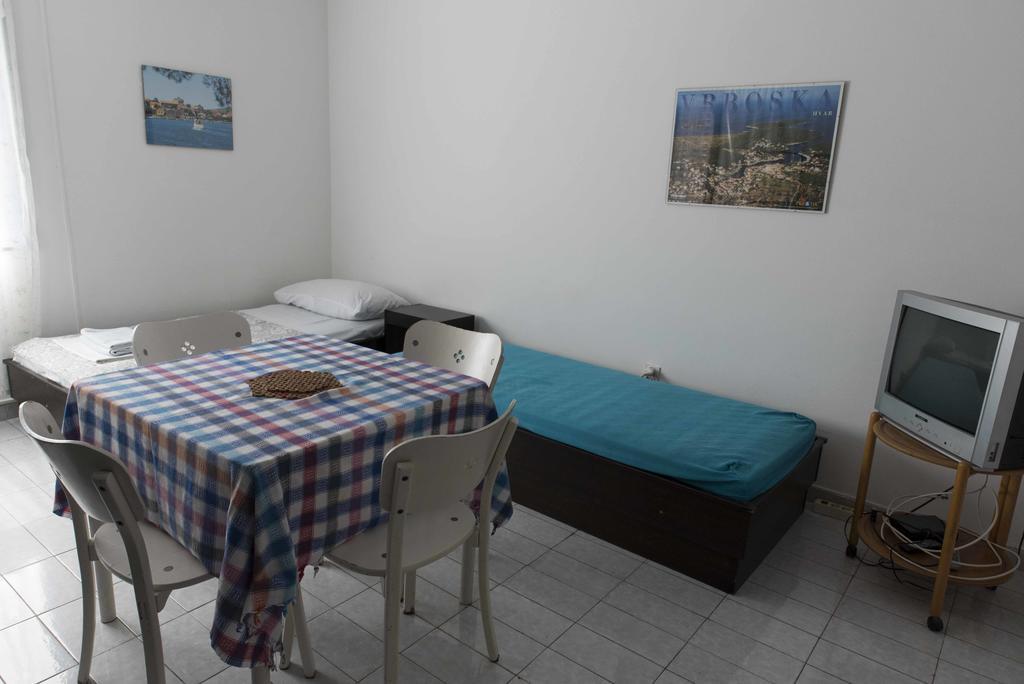 Guest House Alek Vrboska Esterno foto